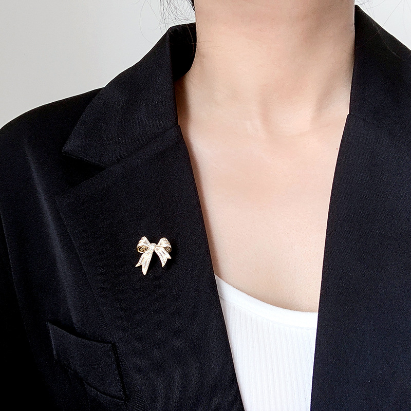 Bow Brooch — legura s kubičnim cirkonijem; marka Lihong; serija Corsage; višefunkcionalna