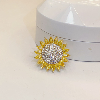 Broșă cu floarea-soarelui și închidere magnetică – cupru, floare de cristal, accesorii feminine, Xiang Nan