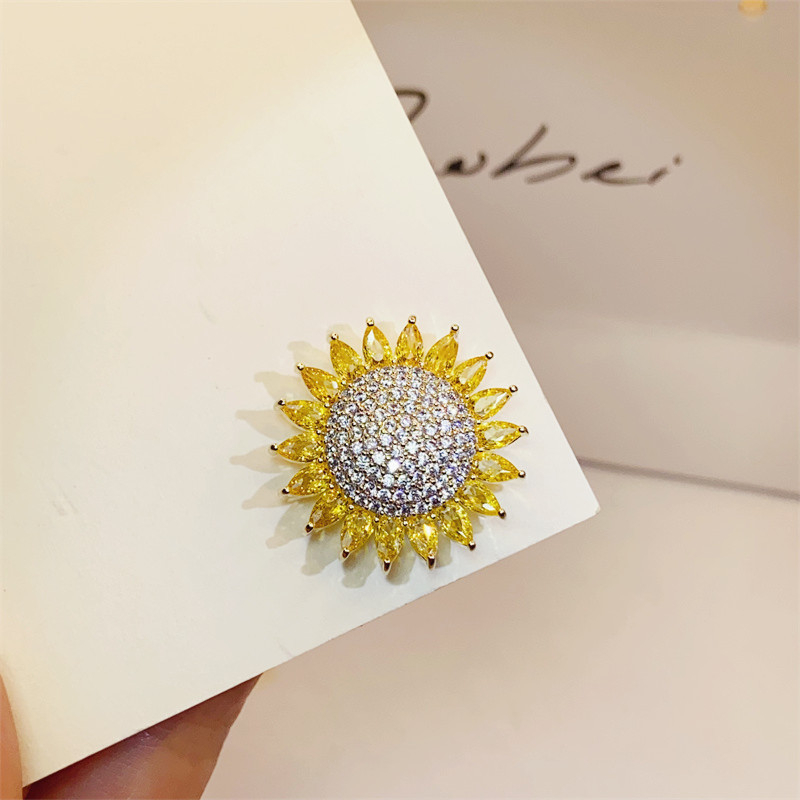 Broșă cu floarea-soarelui și închidere magnetică – cupru, floare de cristal, accesorii feminine, Xiang Nan