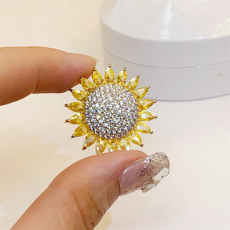 Broșă cu floarea-soarelui și închidere magnetică – cupru, floare de cristal, accesorii feminine, Xiang Nan