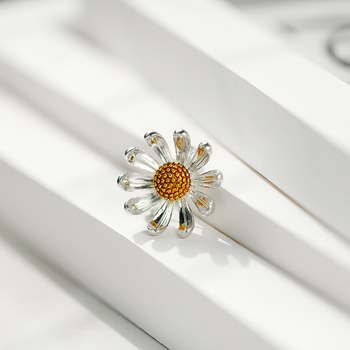 Broșă - Motiv floare margaretă; stil: feminin, proaspăt; (Material: aliaj; Design: flori; Tratament: electroplacare; Funcție: decor)