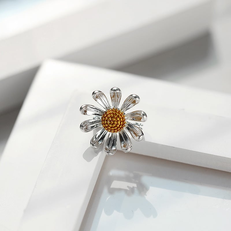 Broșă - Motiv floare margaretă; stil: feminin, proaspăt; (Material: aliaj; Design: flori; Tratament: electroplacare; Funcție: decor)