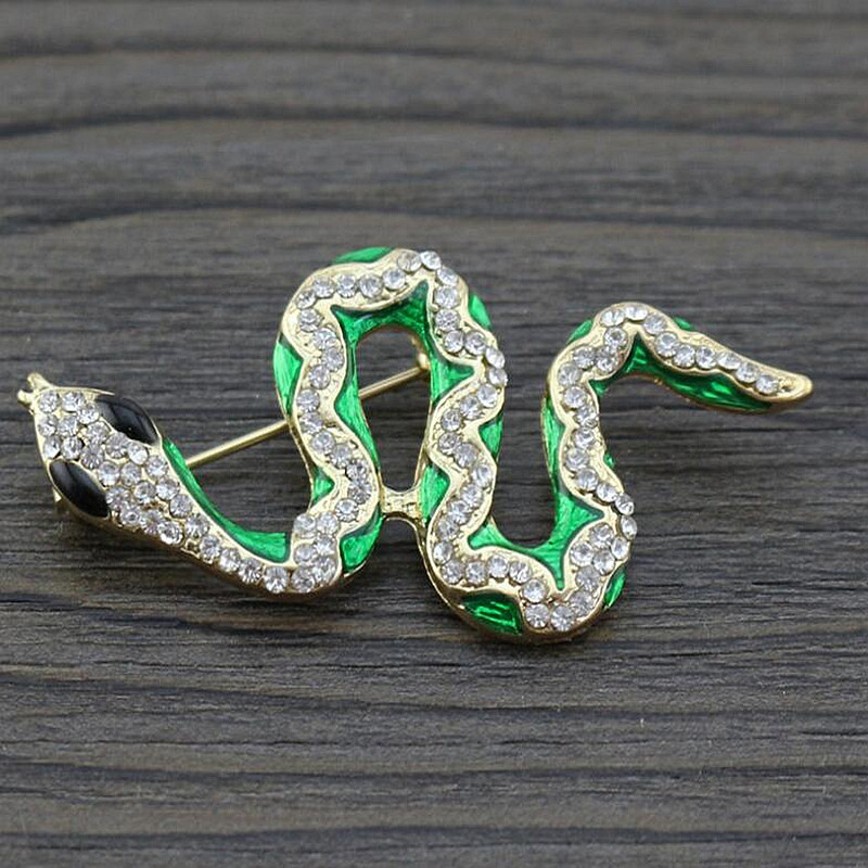 Broșă șarpe cu email lucios și diamante; accesoriu unisex pentru haine; material: aliaj; tratament: electroplating; tip: broșă; stil: animale