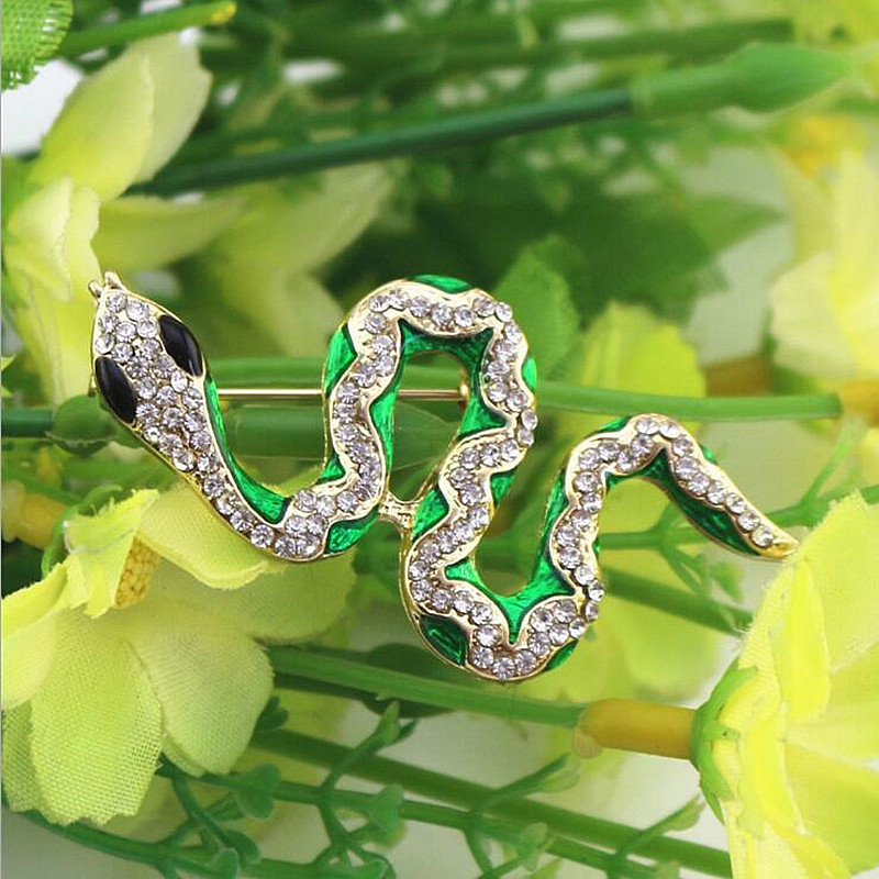 Broșă șarpe cu email lucios și diamante; accesoriu unisex pentru haine; material: aliaj; tratament: electroplating; tip: broșă; stil: animale