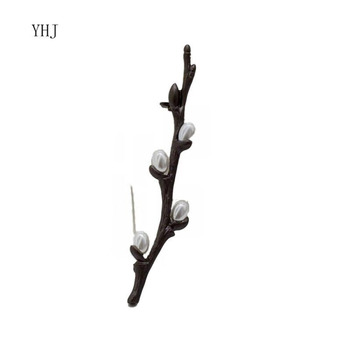 Broșă cu ramură de floare de prune, material aliaj, stil minimalist, formă floare, finisaj lac termic