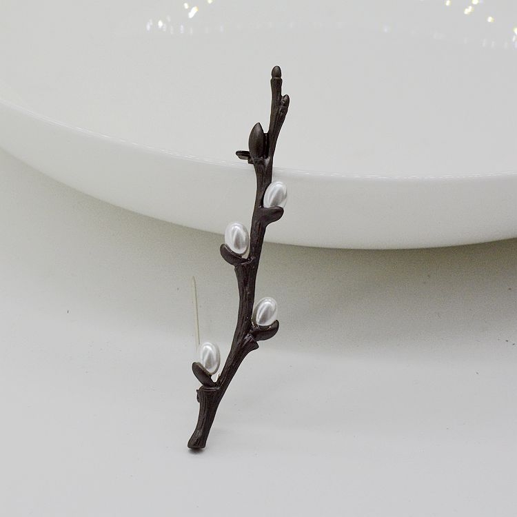 Broșă cu ramură de floare de prune, material aliaj, stil minimalist, formă floare, finisaj lac termic
