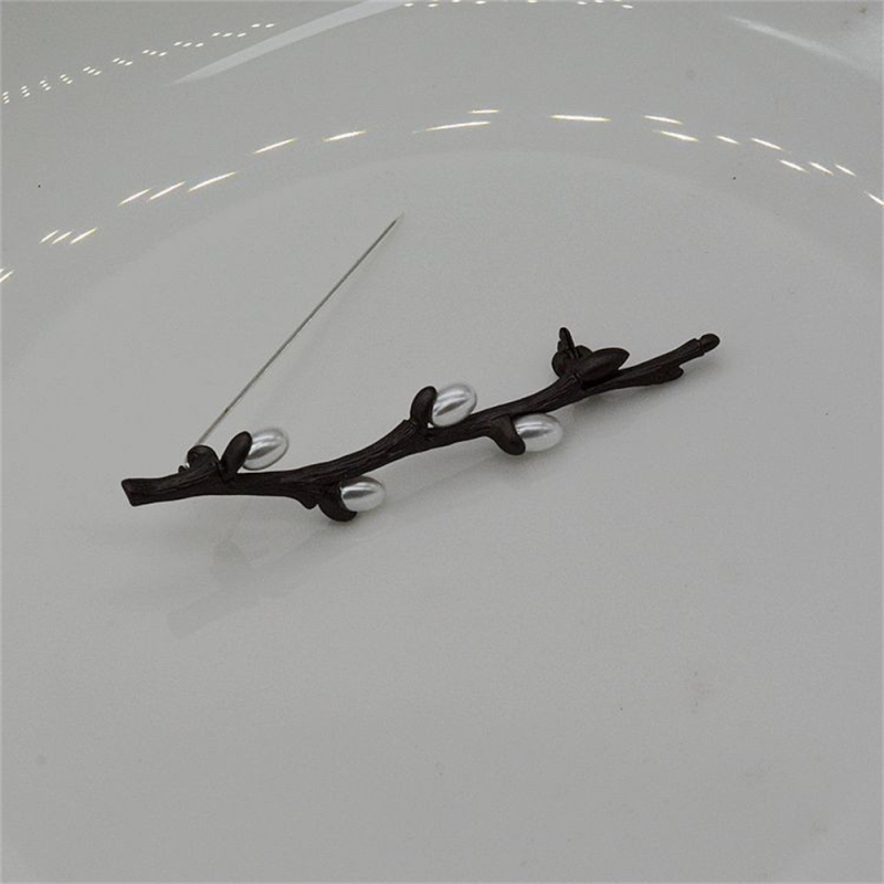 Broșă cu ramură de floare de prune, material aliaj, stil minimalist, formă floare, finisaj lac termic