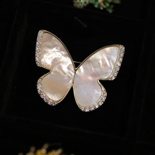 Rovar alakú kitűző, réz anyagú, elektroplakolás, dekoratív kiegészítő nőknek, sokoldalú stílus