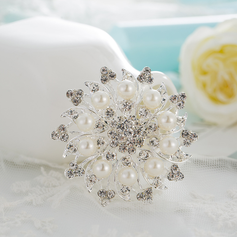 Broșă din aliaj cu paiete și perlă, în formă de floare, finisaj diamantat, stil feminin, prindere duală pentru eșarfă