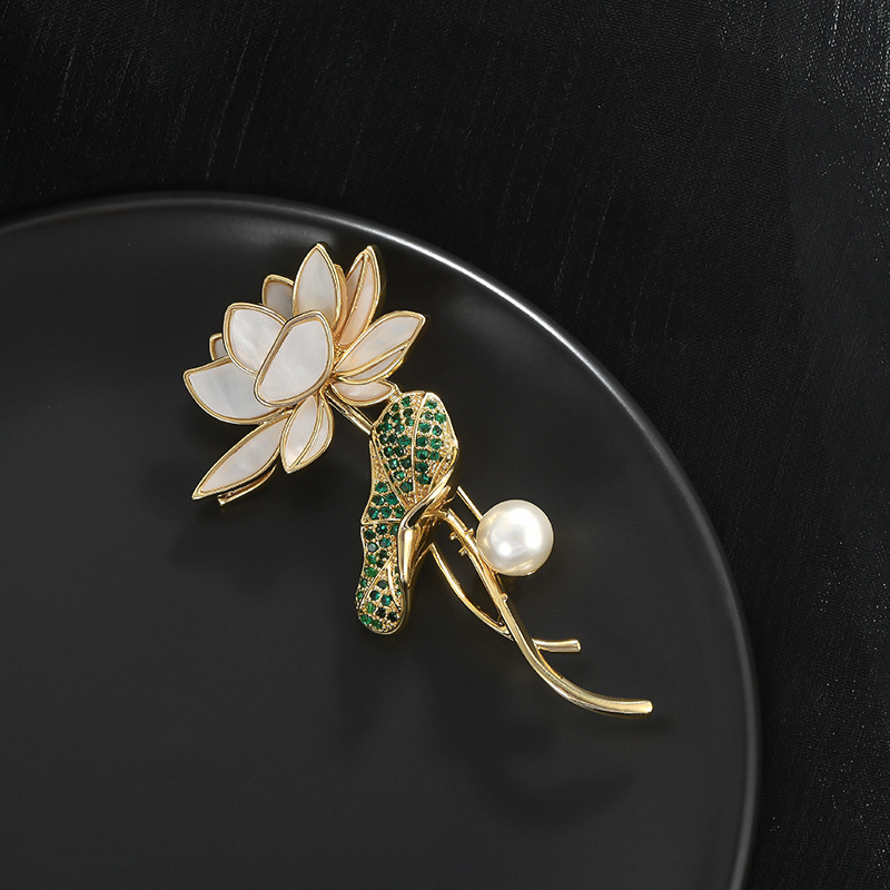 Réz brossa, geometriai mintázat, zománc olajfestmény-stílus, felület elektroplating, női kardigán kiegészítő