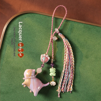 Autó dísz — Eredeti dizájn; kézzel készült; faanyag; minta: medvék és kisállatok.