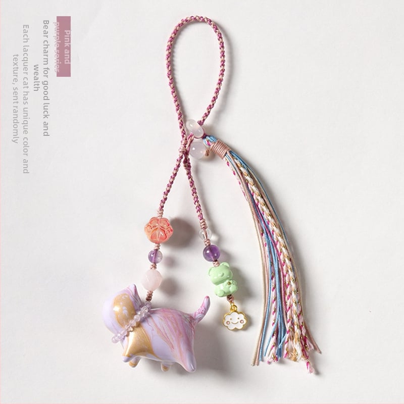 Autó dísz — Eredeti dizájn; kézzel készült; faanyag; minta: medvék és kisállatok.