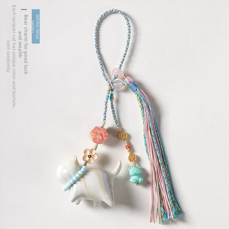 Autó dísz — Eredeti dizájn; kézzel készült; faanyag; minta: medvék és kisállatok.