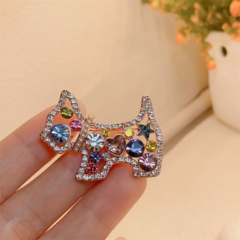 Kutyus rajzfilm kitűző, réz anyag, elektroplátolás, magas minőség érzet, uniszex