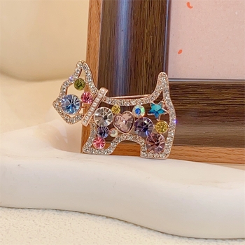 Kutyus rajzfilm kitűző, réz anyag, elektroplátolás, magas minőség érzet, uniszex