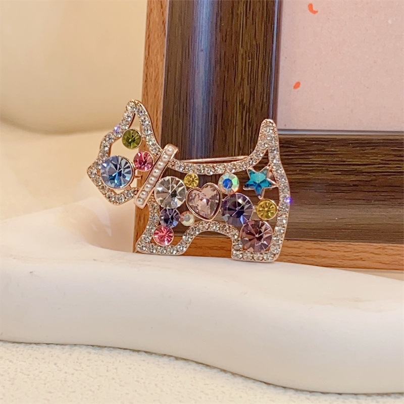 Kutyus rajzfilm kitűző, réz anyag, elektroplátolás, magas minőség érzet, uniszex