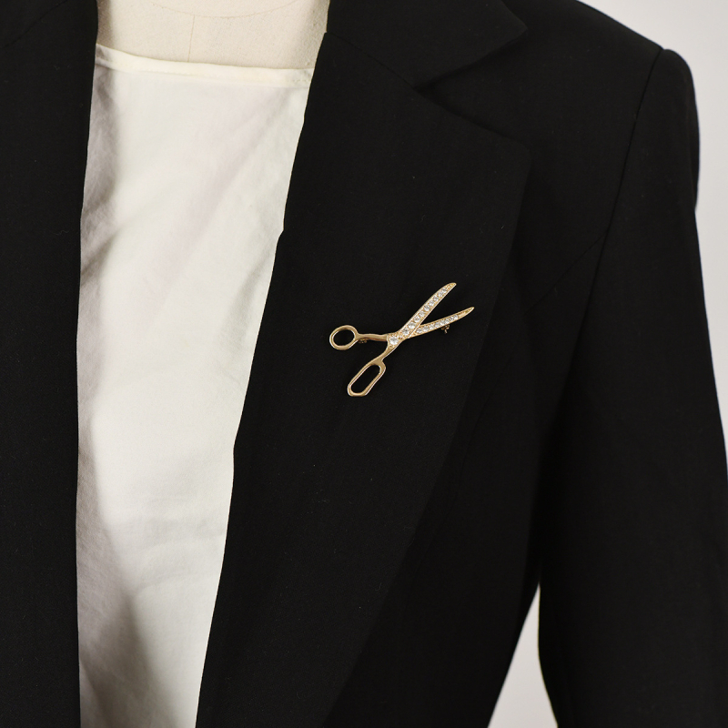 Cinkötvözet kitűző – Brit retro stílus, gyémánt bevonat – Díszítés, Anti-expozíció, Rögzítés