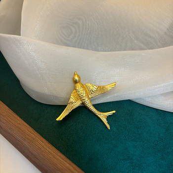 Ötvözetből készült kitűző – repülő madár, retro stílus, állat alak, elektroplakkolás