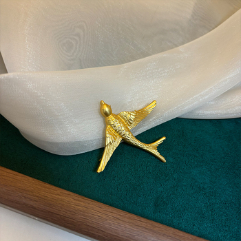 Ötvözetből készült kitűző – repülő madár, retro stílus, állat alak, elektroplakkolás