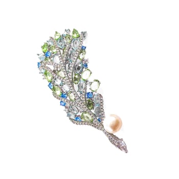 Réz brooch mikró-inhorgolt cirkóniával és természetes gyöngyökkel, levél mintás üreges tollakkal, dekoratív női kosztüm-részhez