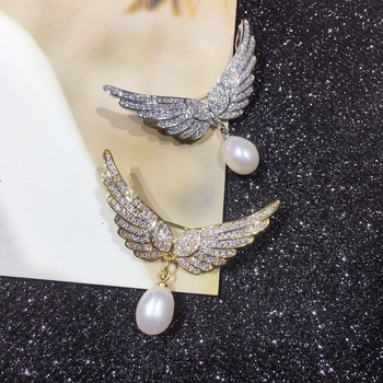 Broš s prirodnim biserom slatkovodnim i krilnim dizajnom, bakrena podloga, mikro pavé cirkon, SHDIYAYUN
