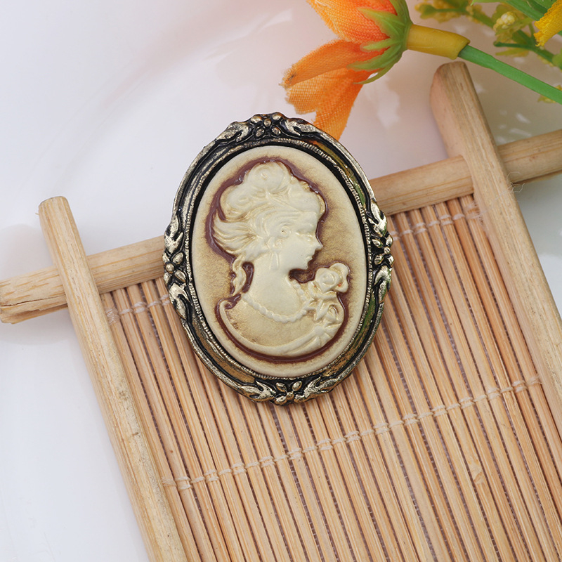 Bross - karikatúra motívum design, ötvözet anyag, női stílus, elektroplating felületkezeles, funkciók: emlék, díszítés, ajándék