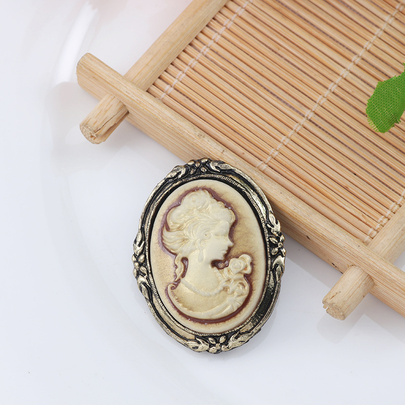 Bross - karikatúra motívum design, ötvözet anyag, női stílus, elektroplating felületkezeles, funkciók: emlék, díszítés, ajándék