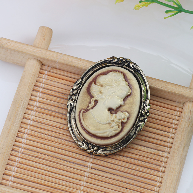 Bross - karikatúra motívum design, ötvözet anyag, női stílus, elektroplating felületkezeles, funkciók: emlék, díszítés, ajándék