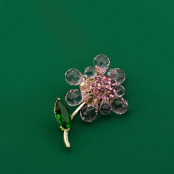 Broșă cu floare din cristal, lucrată manual, placare electrochimică, design floral, decorativă și multifuncțională