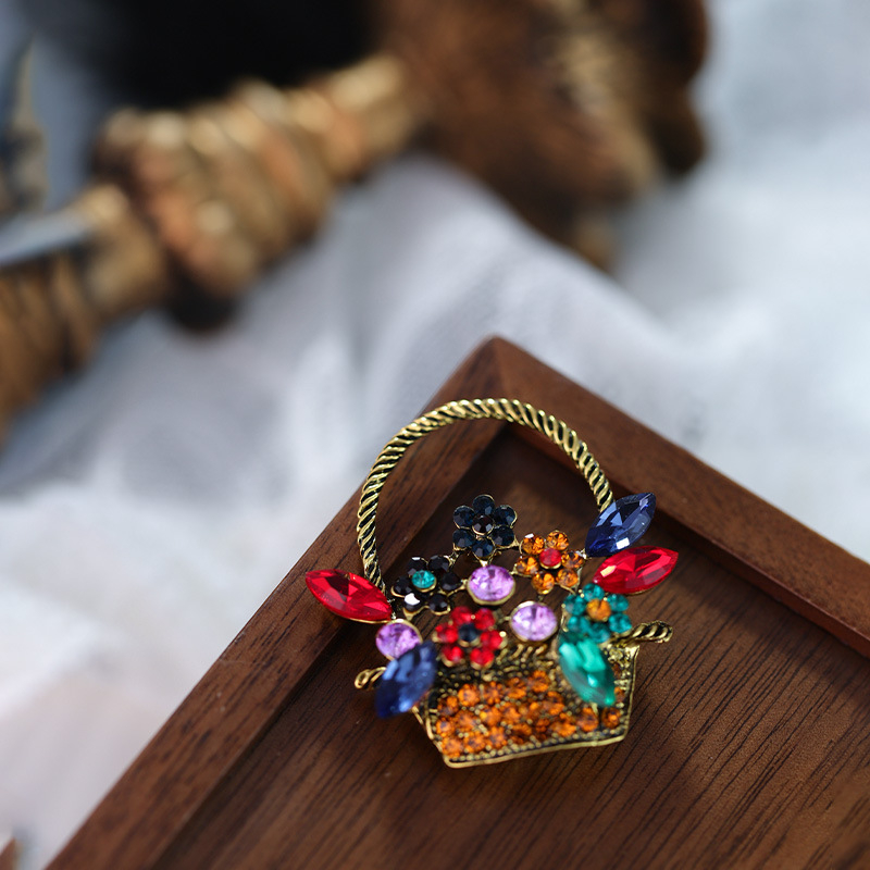 Broșă: coș cu flori, stil retro (Material: aliaj; Tratament: electroplating; Brand: Rulong Jewelry; Funcție: decorare)