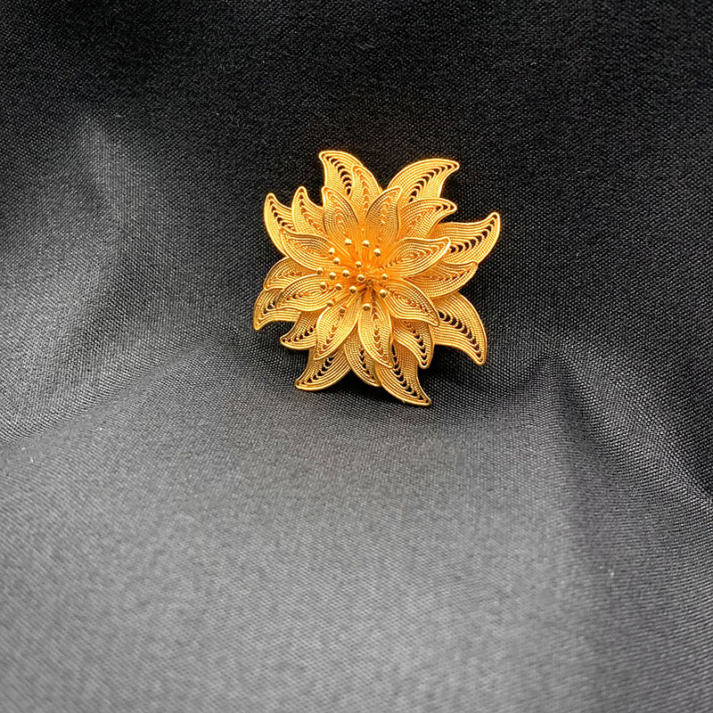 Ženska broš s čistim srebrnim motivom ljilana, pozlaćene niti, 3D izrada