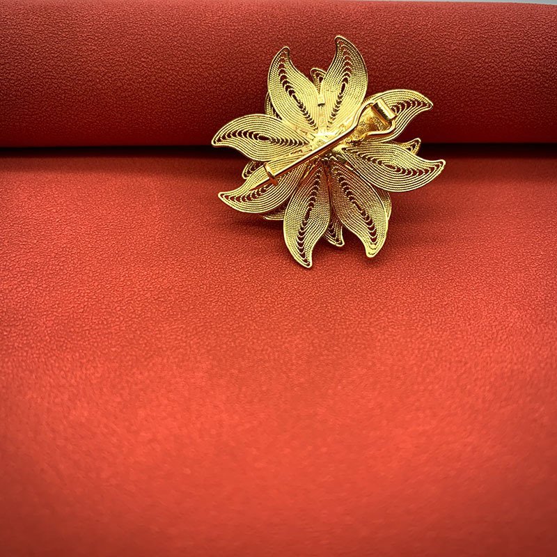 Ženska broš s čistim srebrnim motivom ljilana, pozlaćene niti, 3D izrada