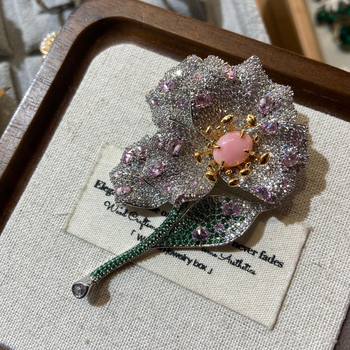 Broșă cu iris, din cupru cu zirconiu încrustat, accesoriu vintage pentru femei, prelucrare cu diamant, iarna 2025