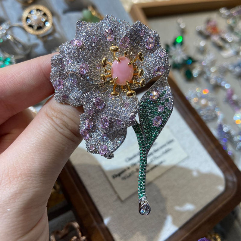 Broșă cu iris, din cupru cu zirconiu încrustat, accesoriu vintage pentru femei, prelucrare cu diamant, iarna 2025