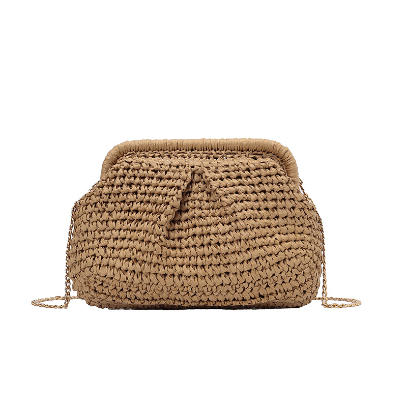 Slamnata pletena crossbody torba s oblikom školjke, magnetsko zatvaranje, podstava od poliestera, jednostruki remen