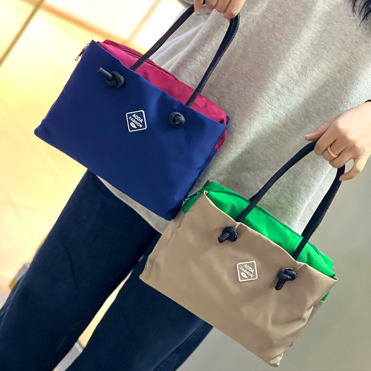 Tote torba s urbanim minimalističkim dizajnom, Oxford tkanina, Tote stil, ljeto 2024, za svakodnevnu upotrebu