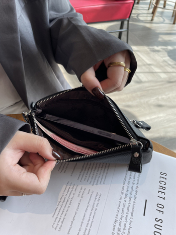 Geantă de mână din piele pentru telefon, în stil plic, formă orizontală dreptunghiulară, cu fermoar, buzunar intern pentru telefon