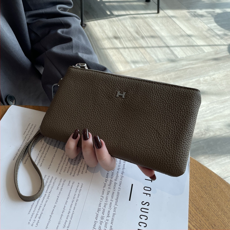 Kožená kabelka na telefón, v štýle obálky, horizontálny štvorcový tvar, zips, vnútorná priehradka na telefón