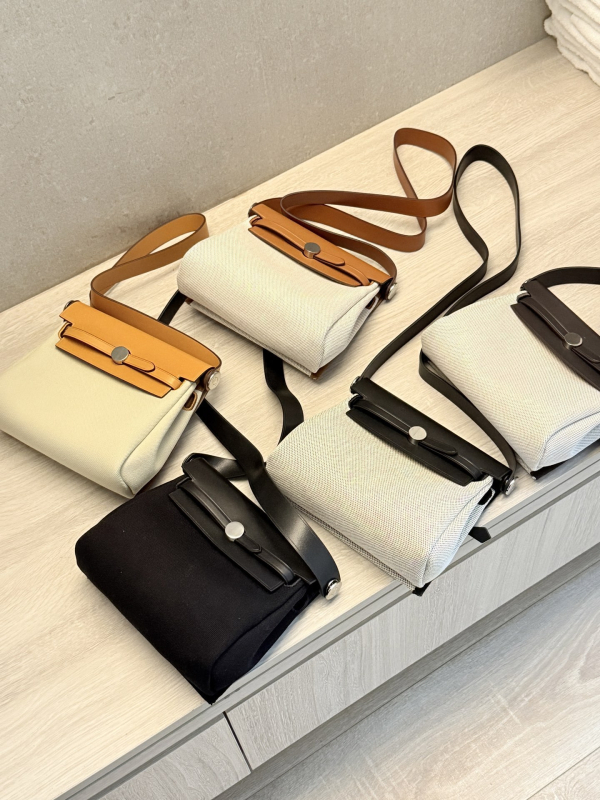 Ženska torba od prave kože crossbody bucket stila, podstava od platna, otvorený vrh, džep za mobitel, jedna naramenica