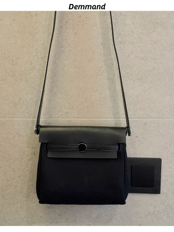 Ženska torba od prave kože crossbody bucket stila, podstava od platna, otvorený vrh, džep za mobitel, jedna naramenica