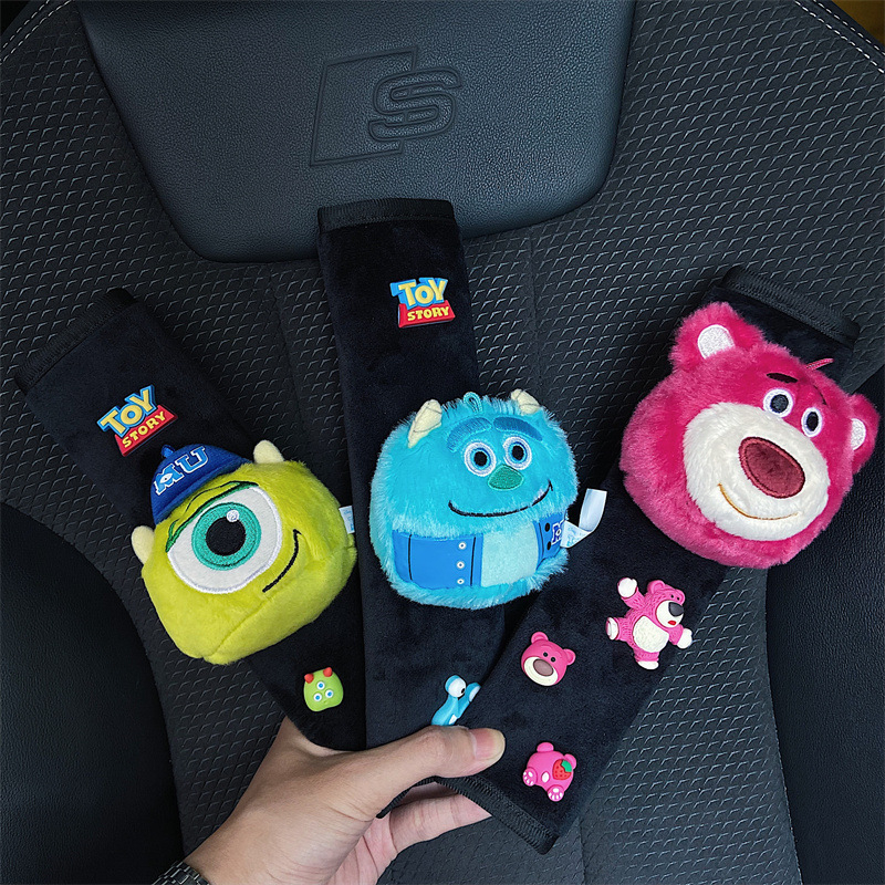 Pad pentru centură auto | Plush cu tema Strawberry Bear Monster Academy, ochi mari, acoperire protectoare moale (Material: Poliester; Origine: Zhejiang; Greutate: 0.3; Brand: Other)