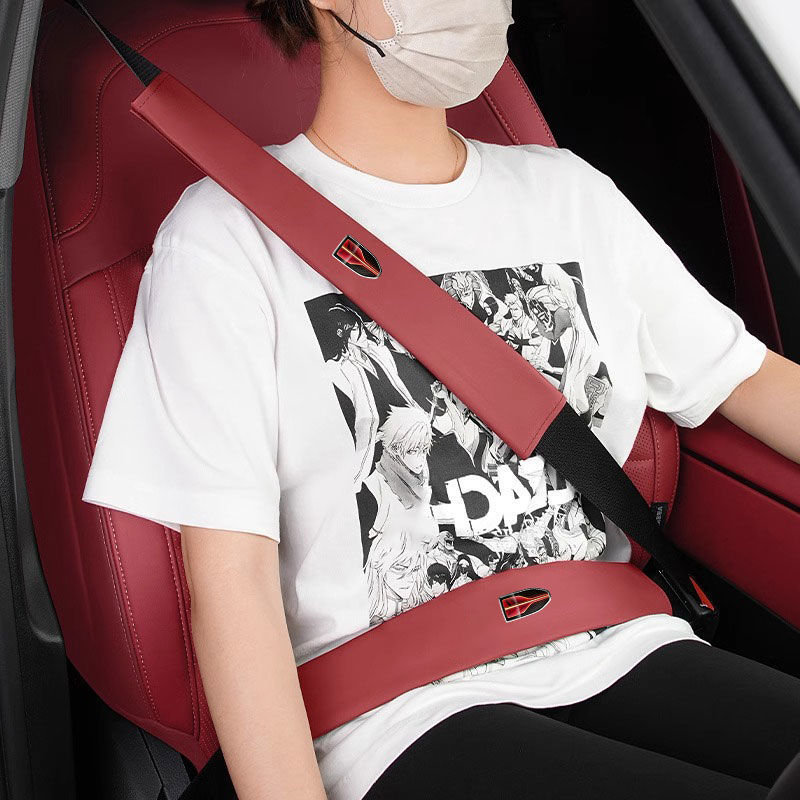 Kožený ramenný vankúš na bezpečnostný pás – Qianwei, 80 g, s potlačou loga