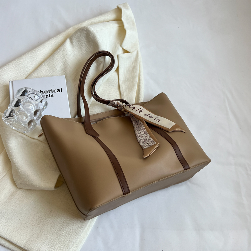 Bucket torba unisex, mekana, s džepom na zip i unutarnjim patch džepom za rekreacijska putovanja