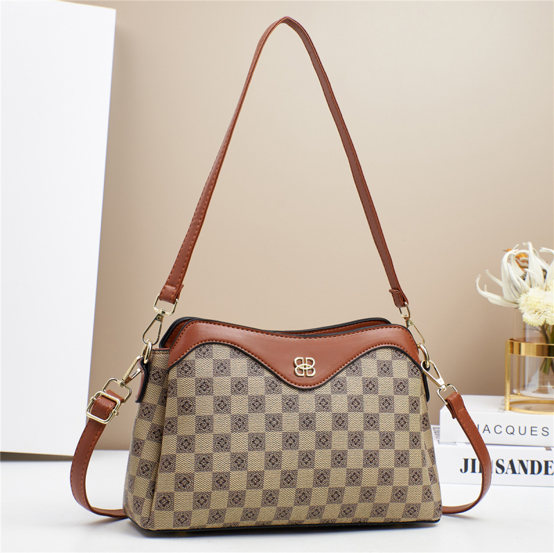 PU-ből készült crossbody táska, függőleges négyzet alak, háromdimenziós külső, cipzárral nyitható, poliészter bélés, belső telefonzseb — városi minimalistizmus