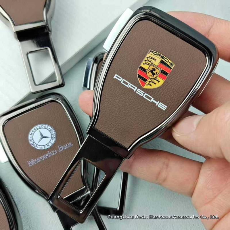 Rozšírenie bezpečnostného pásu - Kompatibilné s Toyota, BMW, Mercedes-Benz | Materiál: zliatina | Hmotnosť: 100 g | Tlač loga k dispozícii