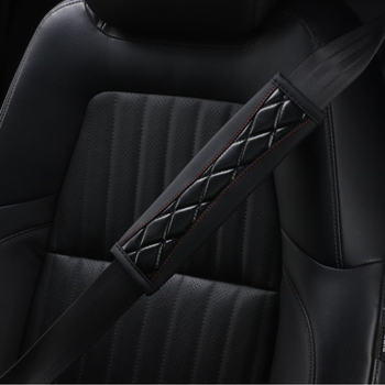 Ramenná podložka na bezpečnostný pás z PU kože, priedušná, 3D prešité výšivky, 40 g