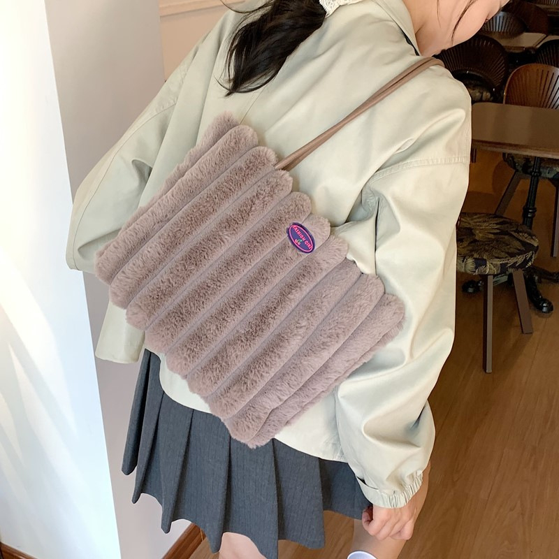 Geantă tote din pluș cu curea, stil urban minimalist, formă orizontală pătrată, închidere magnetică, buzunar interior cu fermoar laminat