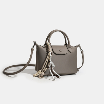 Geantă crossbody Dumpling, nylon cu piele, stil urban minimalist, închidere cu capac, buzunar cu fermoar și buzunar pentru telefon