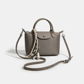 Geantă crossbody Dumpling, nylon cu piele, stil urban minimalist, închidere cu capac, buzunar cu fermoar și buzunar pentru telefon