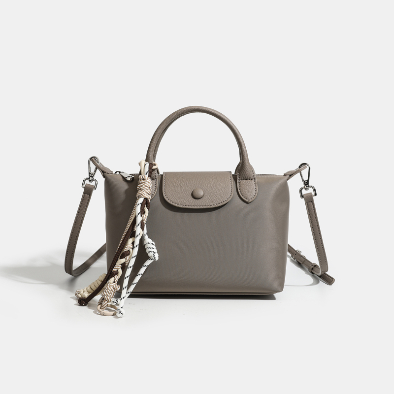 Geantă crossbody Dumpling, nylon cu piele, stil urban minimalist, închidere cu capac, buzunar cu fermoar și buzunar pentru telefon